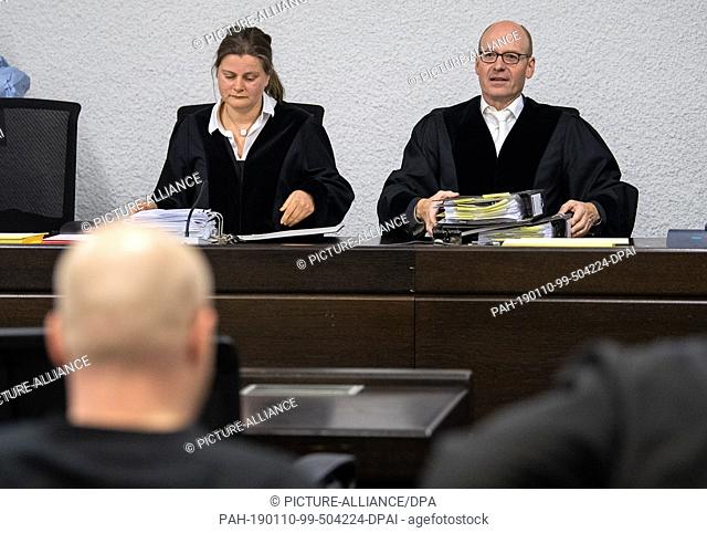 10 January 2019, Baden-Wuerttemberg, Stuttgart: Hanna Ansel, judge at Stuttgart Regional Court, and Ulrich Tormählen, presiding judge at Stuttgart Regional...
