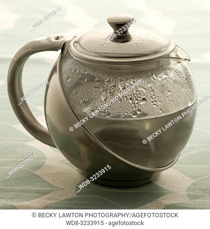 como preparar el te negro. parte de una serie. paso 2 de 5 / How to prepare black tea (Part of a series, step 2 of 5)