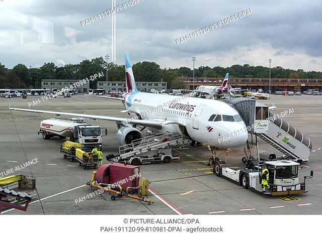 05 October 2019, Berlin: At Berlin-Tegel airport, an aircraft of the airline Eurowings is being prepared for its flight to Palma de Mallorca