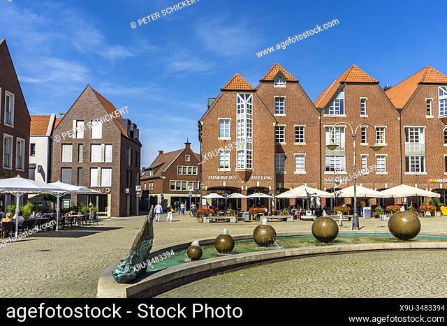 Brunnen auf dem Marktplatz von Coesfeld, Nordrhein-Westfalen, Deutschland | market square fountain in Coesfeld, North Rhine-Westphalia, Germany