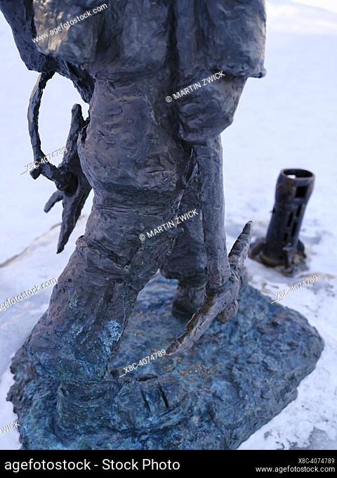 Denkmal der Bergarbeiter. Longyearbyen, die Hauptstadt von Svalbard auf der Insel Spitzbergen im Spitzbergen Archipel. Arktis, Europa, Skandinavien, Norwegen