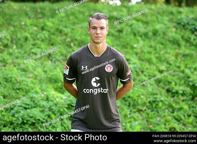17 August 2020, Hamburg: Football, 2nd Bundesliga, FC St. Pauli, Official photo opportunity before the start of the Bundesliga: Marvin Senger Photo: Tay Duc...