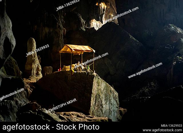 Laos, Vang Vieng, the Phou Kham cave