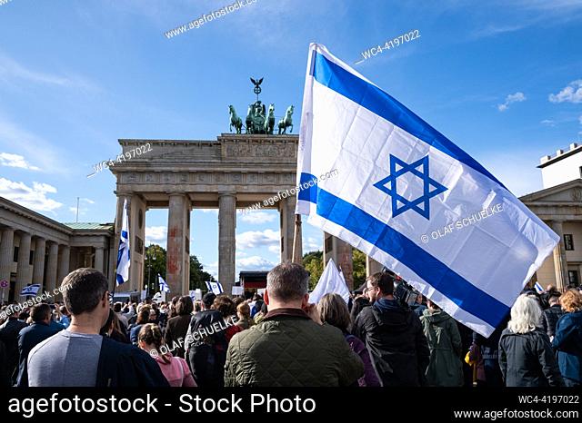 Berlin, Germany, Europe - More than 2, 000 people responded to a call by the German-Israeli Society of Berlin and Brandenburg to take part in a pro-Israeli...
