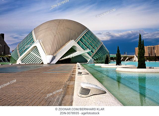 Die Ciudad de las Artes y de las Ciencias ist ein Science Center in Valencia. Die Bauzeit dauerte von 1991 bis 2006. Es liegt in dem trockenem Flussbett des Río...