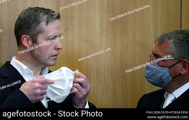 18 June 2020, Hessen, Frankfurt/Main: Stephan Ernst (l), who is accused of the murder of the politician Lübcke, talks to his lawyer Frank Henning (r) in the...