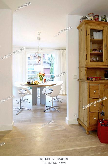Bright room with dining table