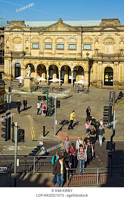 England, North Yorkshire, York. People crossing the road outside the City Art Gallery in Exhibition Square