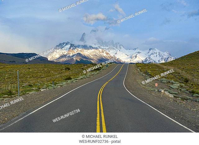 Road leading to Mount Fitz Roy near El Chalten, Patagonia, Argentina, South America