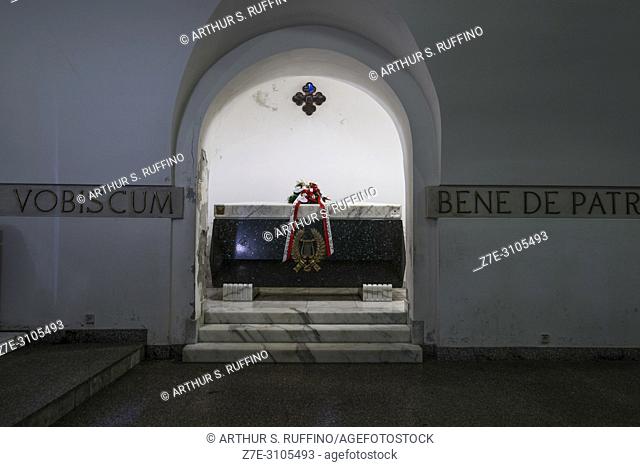 Tomb of Ignacy Jan Paderewski (1860-1941) in St John's Cathedral, Old Town, Warsaw, Poland, Europe