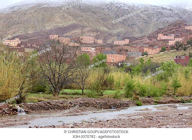 perched hamlet in Ounila River valley between Anmiter and Tighza, Ouarzazate Province, region of Draa-Tafilalet, Morocco, North West Africa