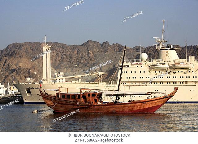Oman, Muscat, Mutrah, harbour, old and new ships