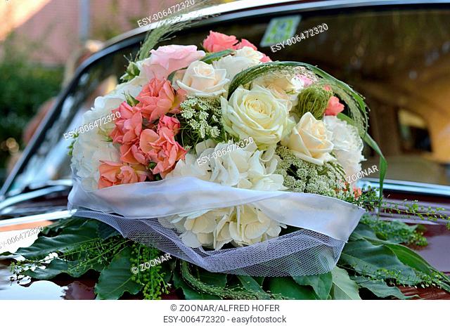 Rose bouquet on wedding car