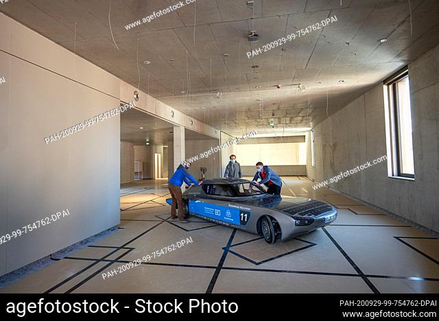 29 September 2020, Bavaria, Nuremberg: The solar car blue.cruiser is shunted after it has been hoisted by a crane through a window into the Future Museum
