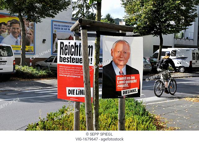Germany, Duesseldorf, 17.09.2009 Election posters of The Left one - DUESSELDORF, GERMANY, 17/09/2009
