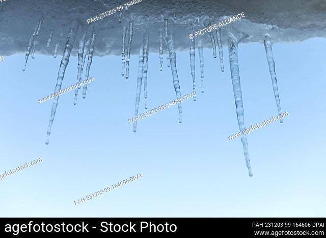 03 December 2023, Baden-Württemberg, Rottweil: Icicles hang from the gutter of a residential building in the morning light. Photo: Silas Stein/dpa