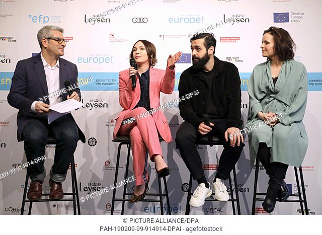 09 February 2019, Berlin: 69th Berlinale: Film critic Jason Solomons interviews actors Emma Drogunova, Germany, Ardalan Esmaili, Sweden