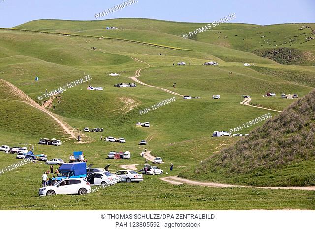 Visitors to the Khaled-e Nabi complex in northern Iran north of the city of Gonbad-e Kavus, taken on 20.04.2018. | usage worldwide