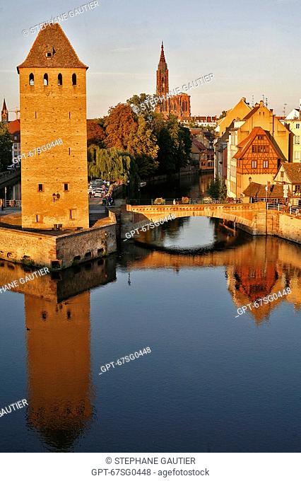 THE PONT COUVERTS COVERED BRIDGE AND CATHEDRAL, STRASBOURG, BAS-RHIN 67, ALSACE, FRANCE