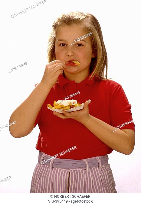 Girl eating chips. - 08/03/2007
