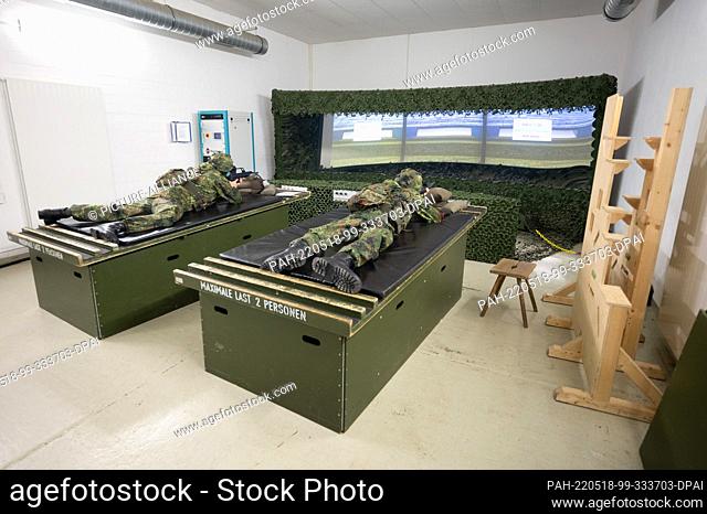 11 May 2022, Bavaria, Hammelburg: Recruits being trained for the reserve lie in an AGSHP (training device shooting simulator handguns/anti-tank handguns) at the...