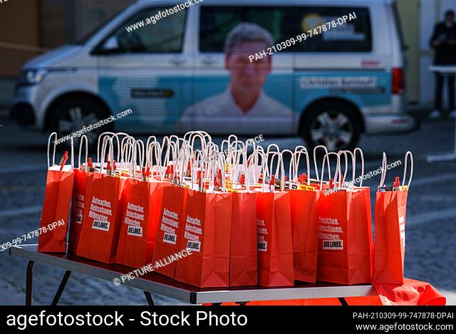 08 March 2021, Rhineland-Palatinate, Frankenthal: Advertising material of the party Die Linke stands on a table in the pedestrian zone