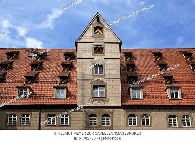 The so-called Neue Bau building, 1585 - 1593, now Police Headquarters, Muensterplatz 47, Ulm, Baden-Wuerttemberg, Germany, Europe