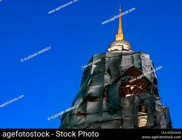 RUSSIA, VLADIMIR REGION - DECEMBER 8, 2023: The bell tower of the Convent of the Deposition (Rizopolozhensky Convent) in scaffolding in the town of Suzdal on a...