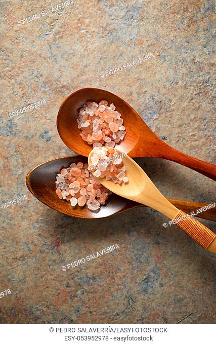Himalayan salt on a spoons