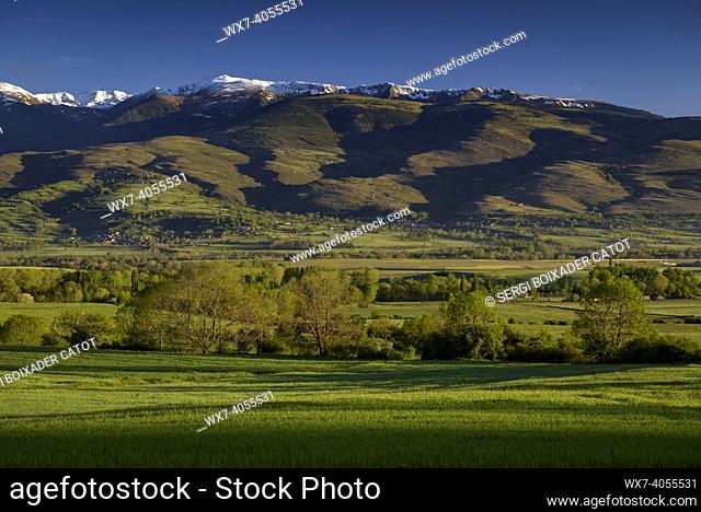 Spring sunrise in the Cerdanya valley, seen from Das (Catalonia, Spain, Pyrenees)