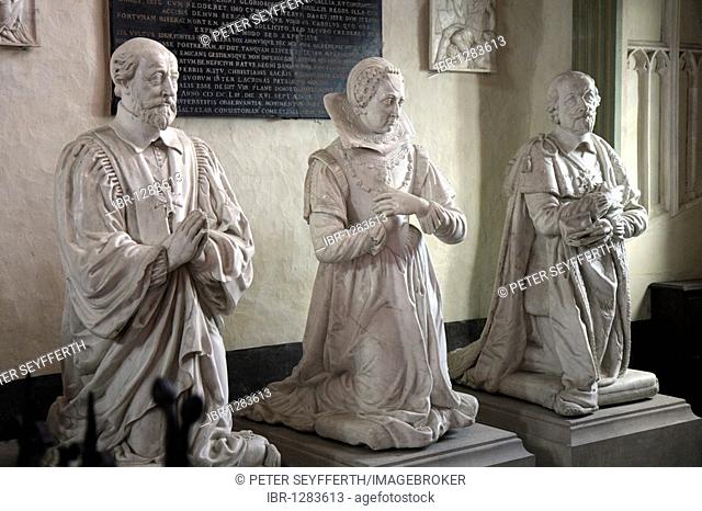 Grave statues, Cathedral Saint-Etienne de Bourges, Centre, France, Europe