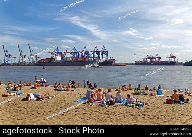 Elbstrand bei Övelgönne, Hamburg, Deutschland, Europa / River Elbe shore in Oevelgoenne, Hamburg, Germany, Europe