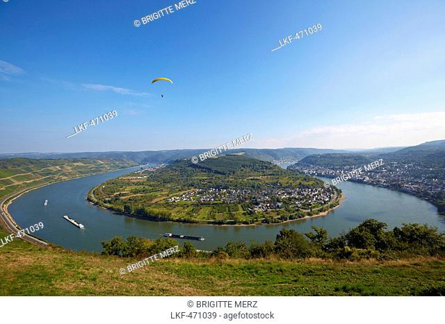 Paraglider and view from Gedeonseck to the loop of the river Rhine at Boppard, Mittelrhein, Middle Rhine, Rhineland-Palatinate