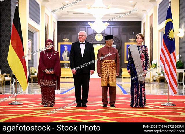 17 February 2023, Malaysia, Kuala Lumpur: German President Frank-Walter Steinmeier and his wife Elke Büdenbender join Sultan Abdullah Sultan Ahmad Shah (2nd...