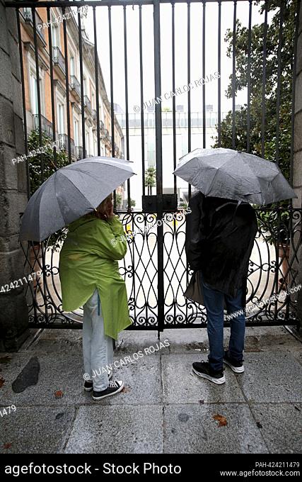 Madrid, Spain; 04.09.2023.- Rain in the city of Madrid, queues to enter the Thyssen-Bornemiza Museum. 04 09 2023. In the Community of Madrid