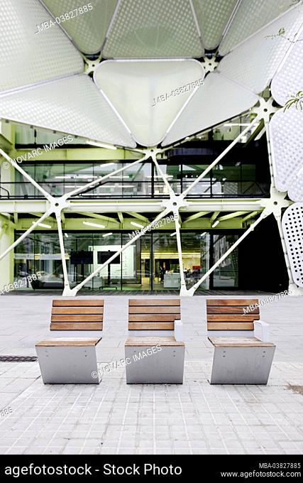 Chairs in front of the Media-TIC, Science Center, Trendviertel 22 @, Area of Poblenou, Sant Mart¡ district, Barcelona, Spain