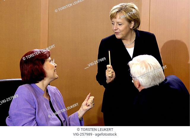 Frank-Walter STEINMEIER ( SPD ), federal foreign minister, together with Heidemarie WIECZOREK-ZEUL ( SPD ), federal minister for economic cooperation and...