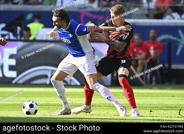 Kristijan JAKIC (Eintracht Frankfurt), action, duels versus Fraser HORNBY (Darmstadt 98). Football 1st Bundesliga season 2023/2024, 1st matchday