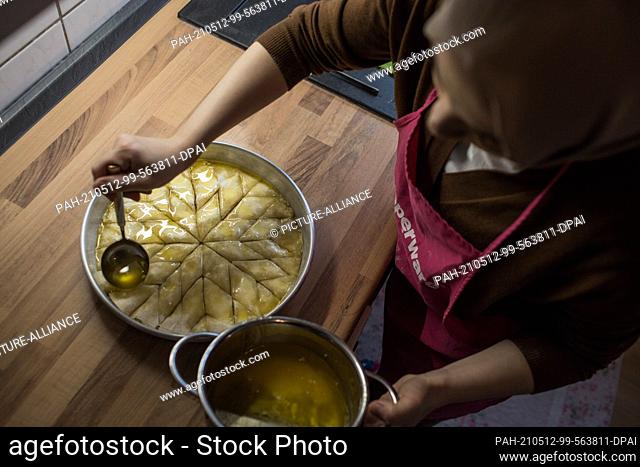 PRODUCTION - 10 May 2021, North Rhine-Westphalia, Minden: Hatice Bahadir prepares baklava in her kitchen. During the day