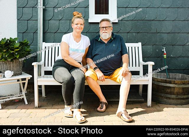 26 August 2022, Lower Saxony, Bockenem: Julia and Peter Fricke sit in the family garden in Bockenem. Peter Fricke received a donor heart a good 30 years ago