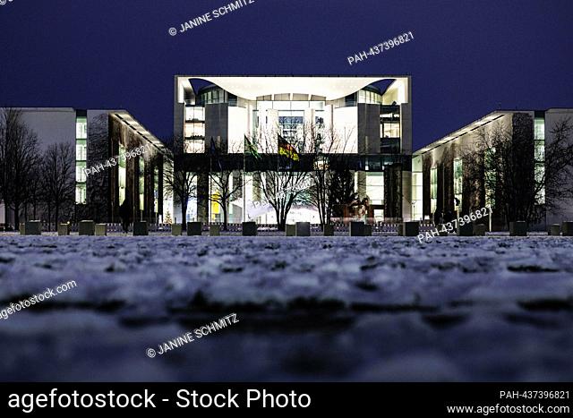 The Chancellery is illuminated against the dark evening sky Berlin, December 4th, 2023. - Berlin/Deutschland