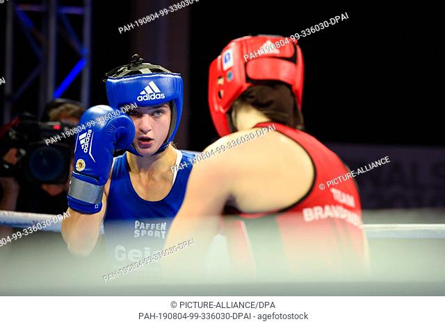 04 August 2019, Berlin: Boxing: German championship, cupola hall in the Olympic Park. Ramona Graeff (l-r) and Elisa Rohde box against each other in the weight...