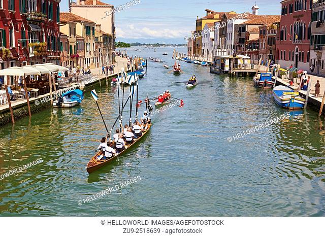 Boats taking part in the Vogalonga reach the finishing point in Canale di Cannaregio, Venice, Veneto, Italy, Europe. . . It is a non competitive race first held...