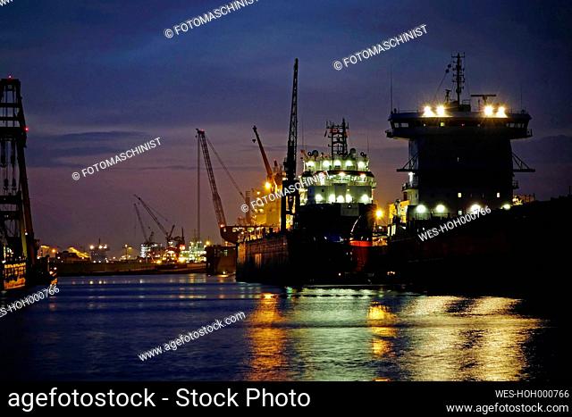 Germany, Bremen, Bremerhaven, Seaport Kaiserhafen I and container ships at night