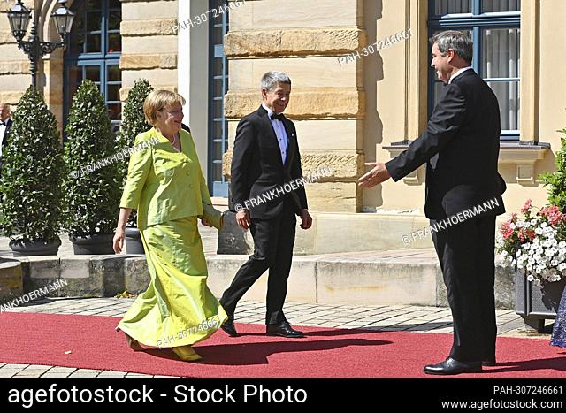 Angela MERKEL (former Chancellor) and husband Joachim SAUER are greeted warmly and beaming by Markus SOEDER (Prime Minister of Bavaria and CSU Chairman)