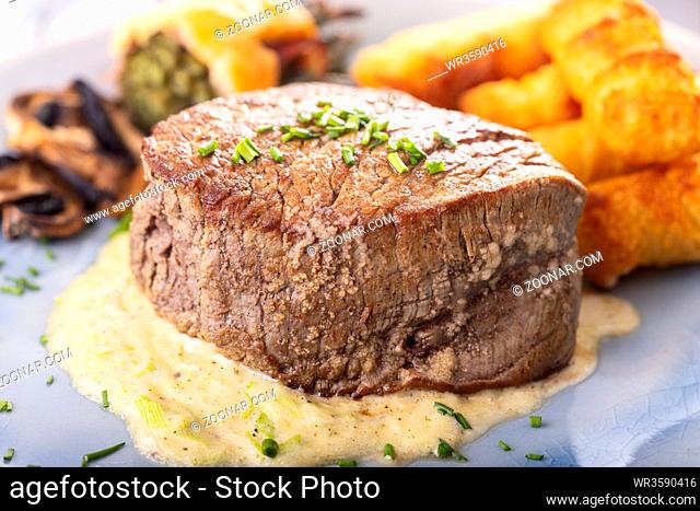 Nahaufnahme eines Steaks auf dem Teller