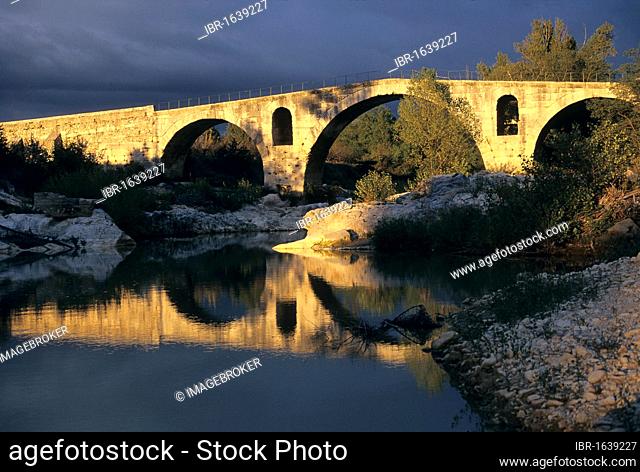 Pont Julien, Luberon, Provence, France, Europe