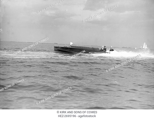 The hydroplane 'Izme' under way, 1913. Creator: Kirk & Sons of Cowes