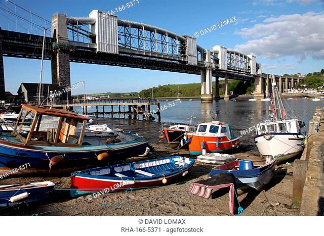 Local boats on the beach at Saltash on the Cornish side of Brunel's famous bridge between Devon and Cornwall over the Tamar River, Cornwall, England