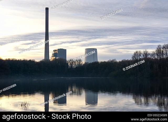 Kohlekraftwerk am Berversee, Naturschutzgebiet Beversee, Bergkamen, Nordrhein-Westfalen, Deutschland, Europa